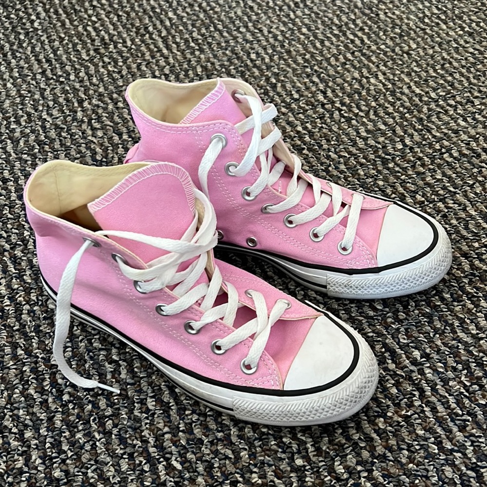 Pink High top Converse Like New